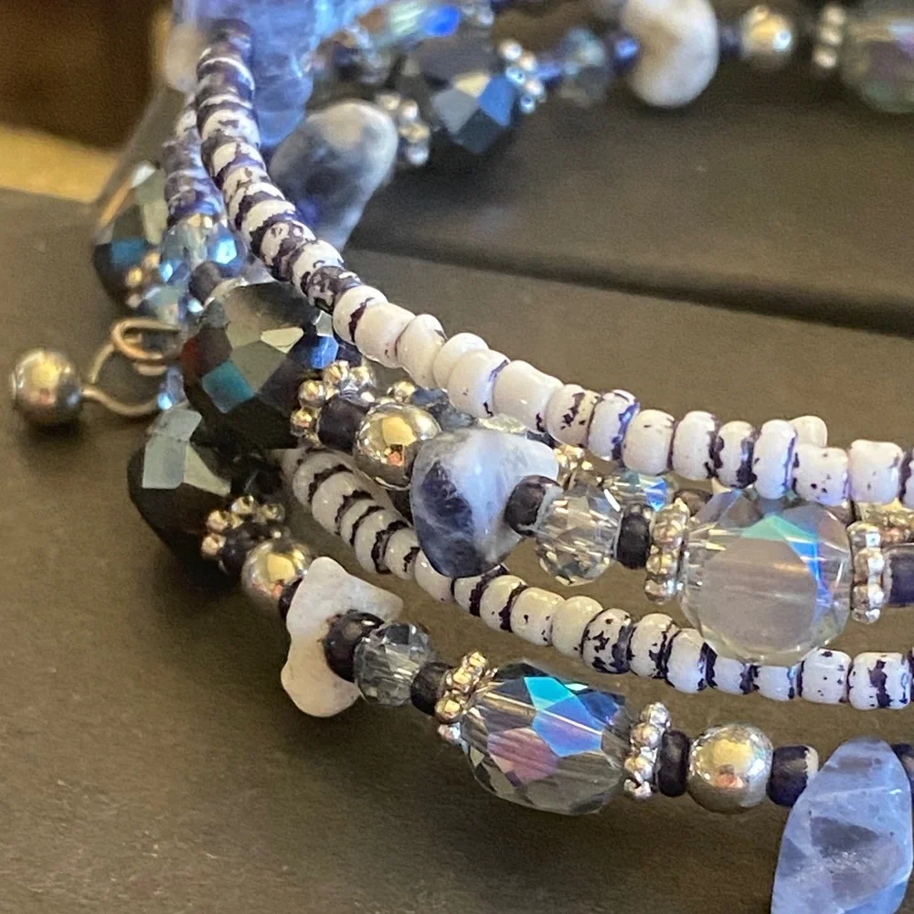 Elegant Blue Beaded Coil Bracelet - Picture 6 of 7